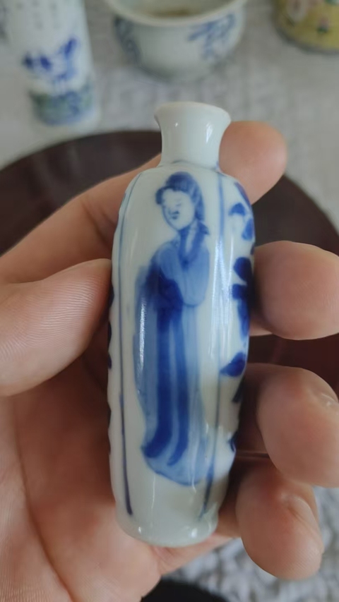 古玩陶瓷青花瓶真品鑒賞圖