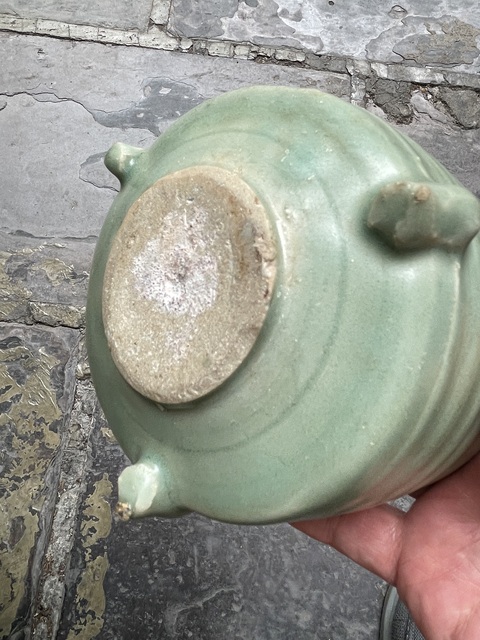 古玩陶瓷龍泉窯青釉三足筒式香爐真品鑒賞圖