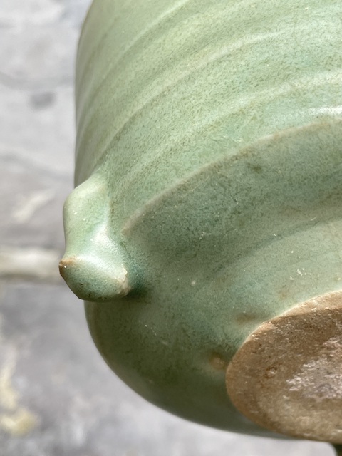 古玩陶瓷龍泉窯青釉三足筒式香爐真品鑒賞圖