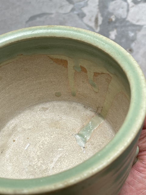 古玩陶瓷龍泉窯青釉三足筒式香爐真品鑒賞圖
