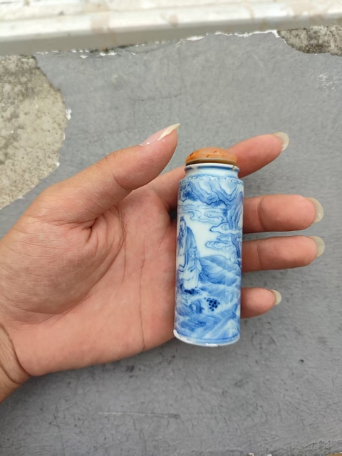 古玩陶瓷清中期青花鼻煙壺真品鑒賞圖