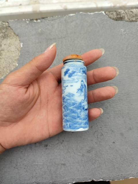 古玩陶瓷清中期青花鼻煙壺真品鑒賞圖