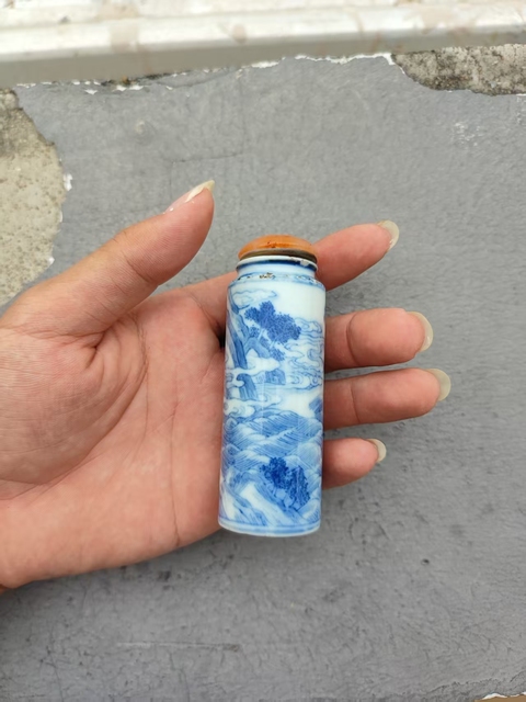 古玩陶瓷清中期青花鼻煙壺真品鑒賞圖