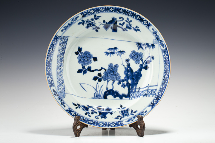 古玩陶瓷康熙·青花竹石花卉紋折沿盤真品鑒賞圖