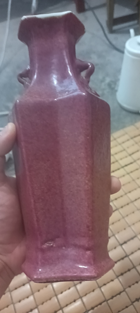古玩陶瓷紅釉六方瓶，模糊，偏老真品鑒賞圖