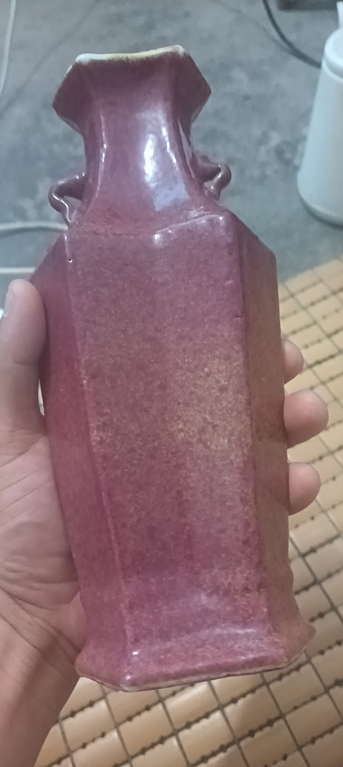 古玩陶瓷紅釉六方瓶，模糊，偏老真品鑒賞圖