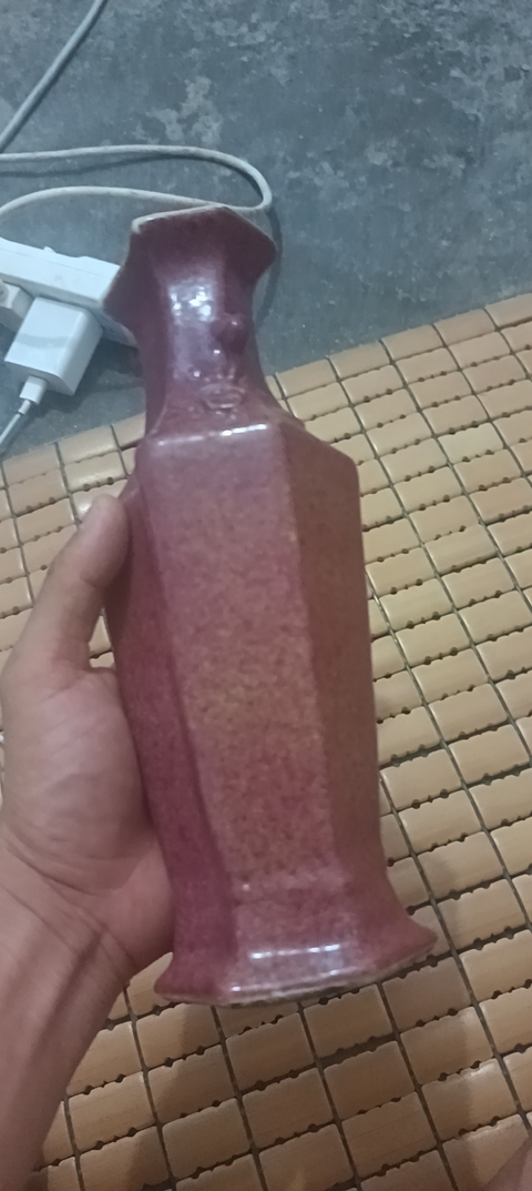 古玩陶瓷紅釉六方瓶，模糊，偏老真品鑒賞圖