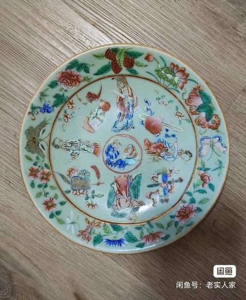 古玩陶瓷豆青釉粉彩人物紋盤真品鑒賞圖