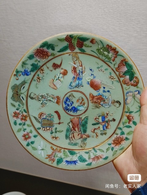 古玩陶瓷豆青釉粉彩人物紋盤真品鑒賞圖