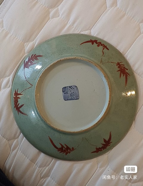 古玩陶瓷豆青釉粉彩人物紋盤真品鑒賞圖