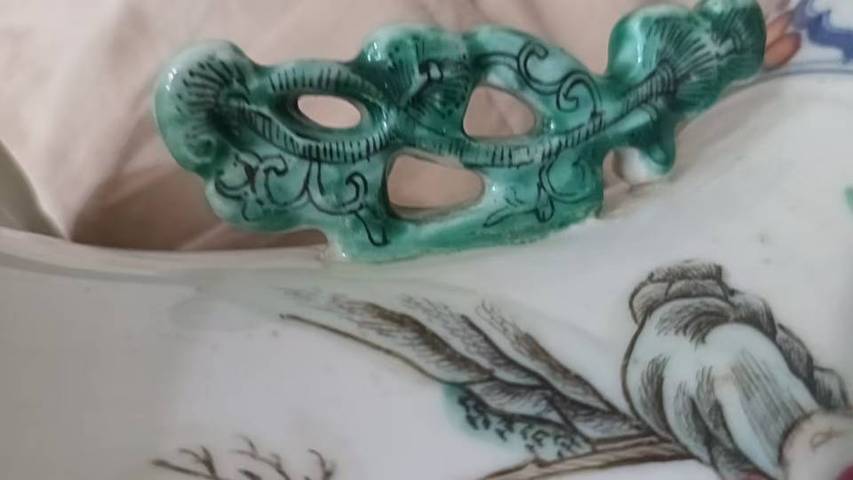 古玩陶瓷粉彩人物故事紋撇口瓶，模糊，偏老真品鑒賞圖