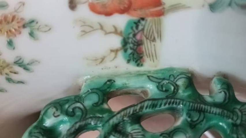 古玩陶瓷粉彩人物故事紋撇口瓶，模糊，偏老真品鑒賞圖