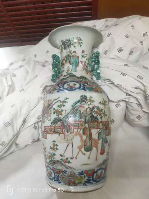 古玩陶瓷粉彩人物故事紋撇口瓶，模糊，偏老真品鑒賞圖