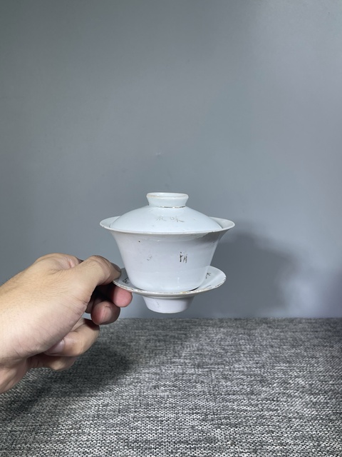 古玩陶瓷民國白釉描金蓋碗真品鑒賞圖