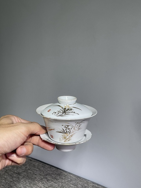 古玩陶瓷民國白釉描金蓋碗真品鑒賞圖
