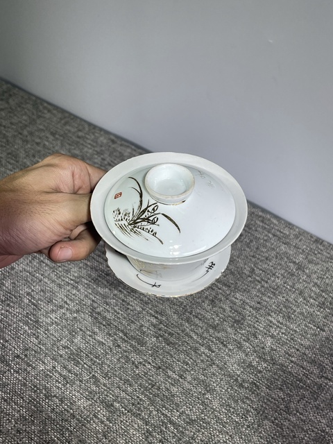 古玩陶瓷民國白釉描金蓋碗真品鑒賞圖