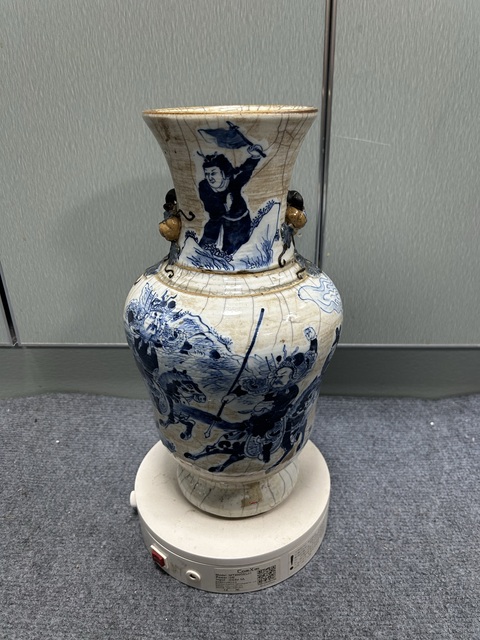 古玩陶瓷哥釉青花刀馬人物觀音瓶真品鑒賞圖
