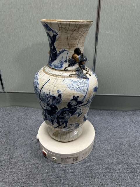 古玩陶瓷哥釉青花刀馬人物觀音瓶真品鑒賞圖