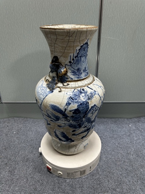 古玩陶瓷哥釉青花刀馬人物觀音瓶真品鑒賞圖