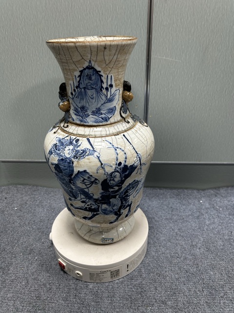 古玩陶瓷哥釉青花刀馬人物觀音瓶真品鑒賞圖