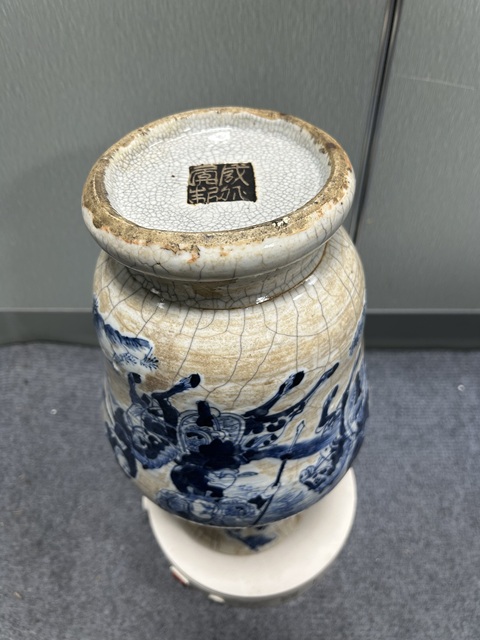 古玩陶瓷哥釉青花刀馬人物觀音瓶真品鑒賞圖
