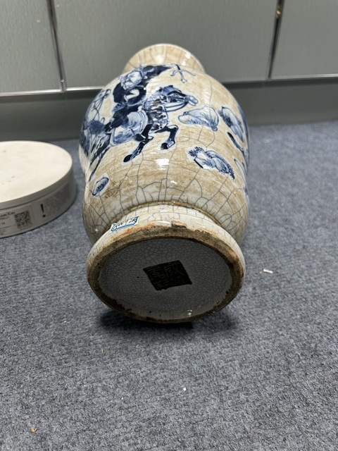 古玩陶瓷哥釉青花刀馬人物觀音瓶真品鑒賞圖