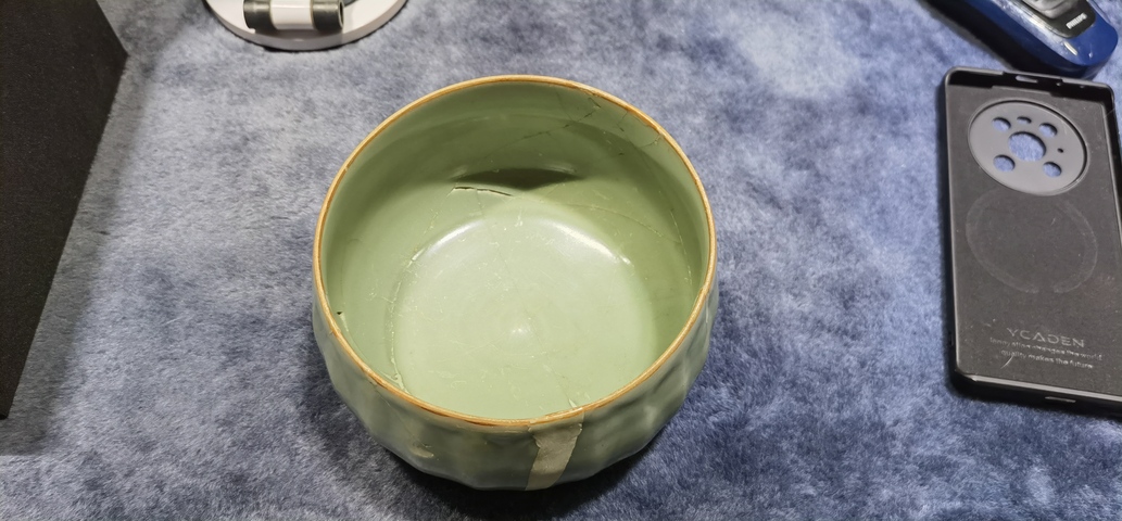 古玩陶瓷龍泉青瓷刻仰蓮紋碗真品鑒賞圖