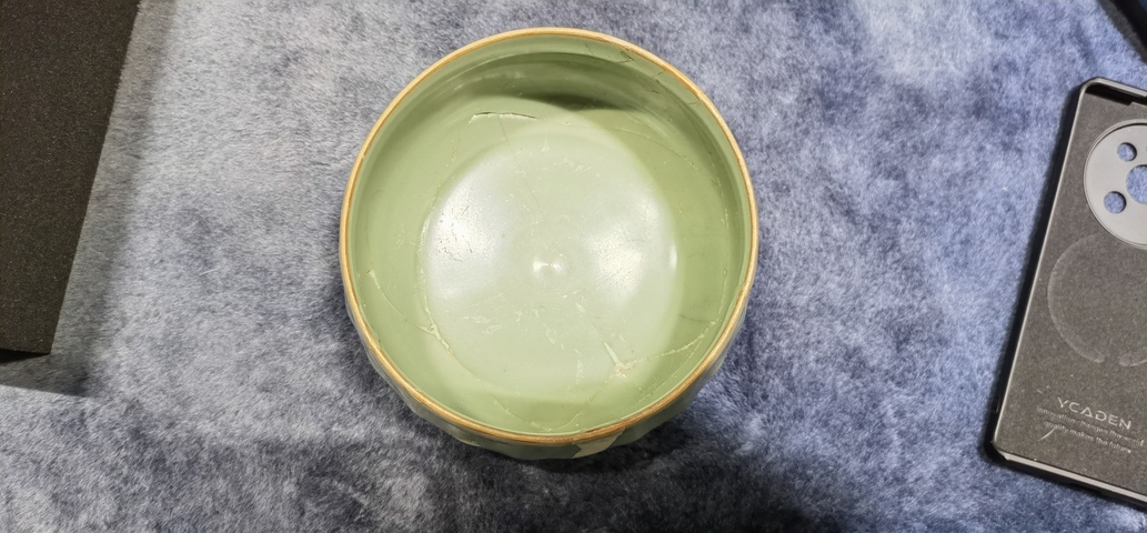 古玩陶瓷龍泉青瓷刻仰蓮紋碗真品鑒賞圖