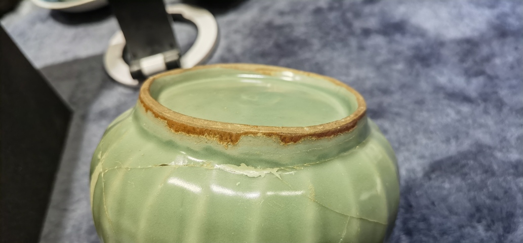 古玩陶瓷龍泉青瓷刻仰蓮紋碗真品鑒賞圖