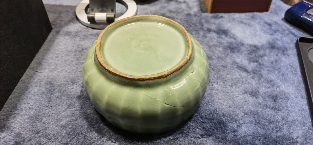 古玩陶瓷龍泉青瓷刻仰蓮紋碗真品鑒賞圖