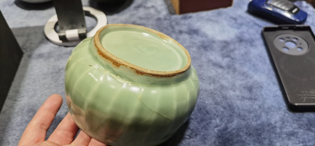 古玩陶瓷龍泉青瓷刻仰蓮紋碗真品鑒賞圖