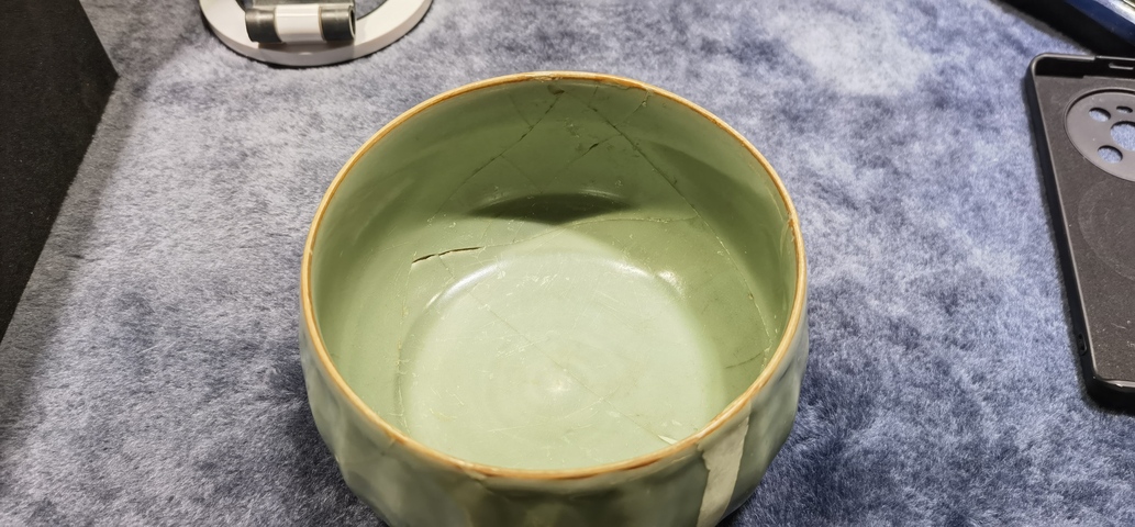 古玩陶瓷龍泉青瓷刻仰蓮紋碗真品鑒賞圖