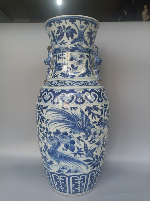 古玩陶瓷青花花鳥紋獅耳瓶真品鑒賞圖