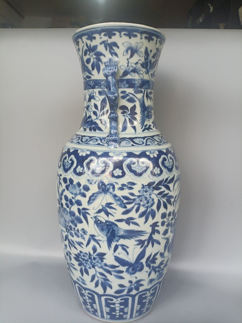古玩陶瓷青花花鳥紋獅耳瓶真品鑒賞圖