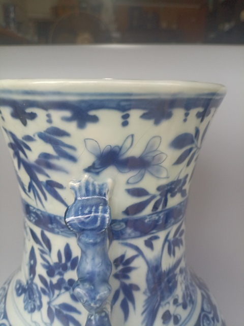 古玩陶瓷青花花鳥紋獅耳瓶真品鑒賞圖
