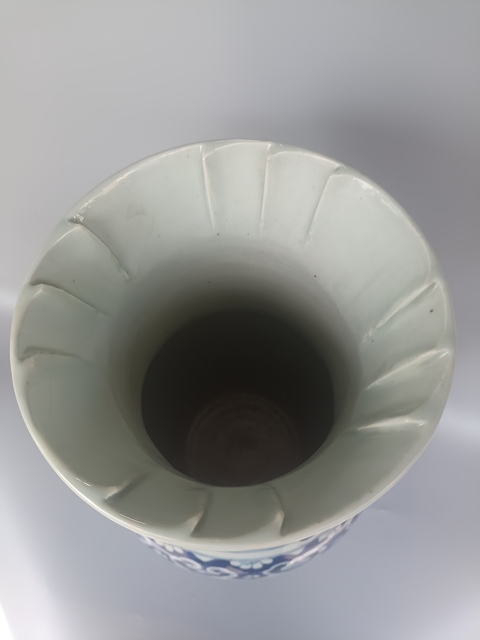 古玩陶瓷青花花鳥紋獅耳瓶真品鑒賞圖