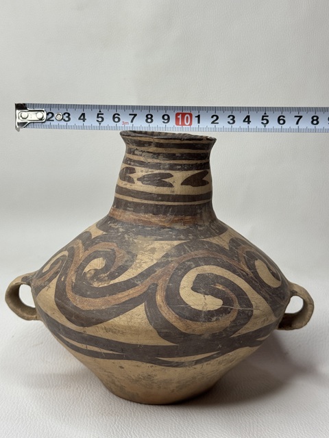 古玩陶瓷馬家窯文化半山類型漩紋雙耳壺真品鑒賞圖