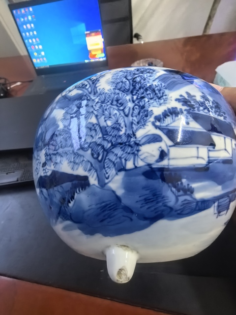 古玩陶瓷山水紋青花三乳足缽式香爐真品鑒賞圖