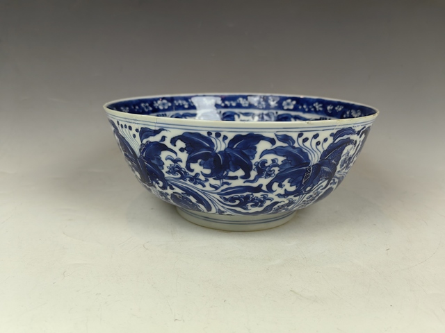 古玩陶瓷清康熙心逸堂款纏枝花卉紋青花碗真品鑒賞圖