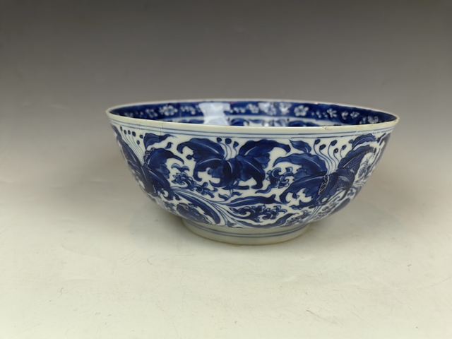 古玩陶瓷清康熙心逸堂款纏枝花卉紋青花碗真品鑒賞圖