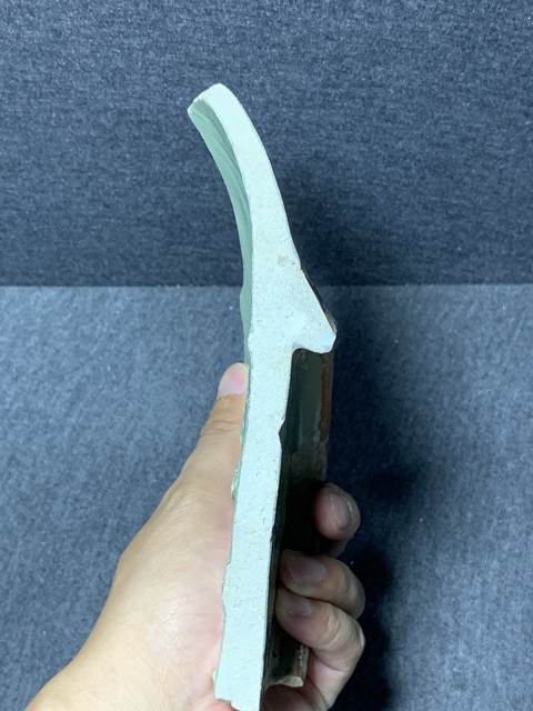 古玩陶瓷龍泉窯貼塑龍紋盤殘片真品鑒賞圖
