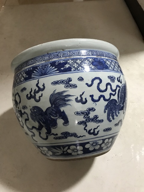 古玩陶瓷獅紋青花缸真品鑒賞圖