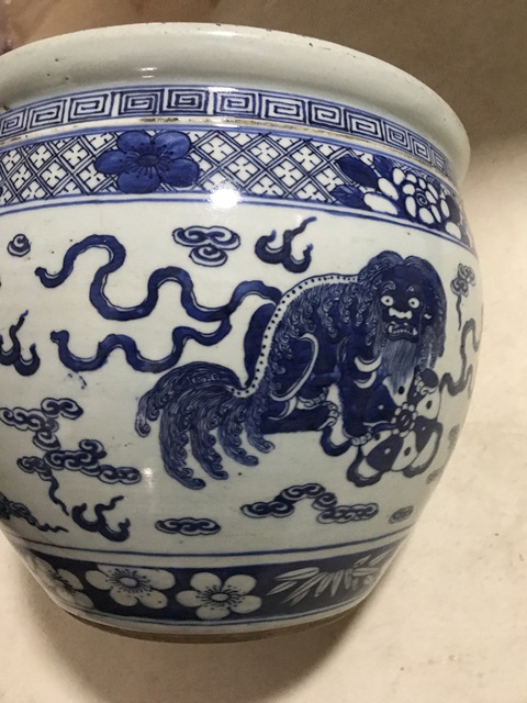 古玩陶瓷獅紋青花缸真品鑒賞圖