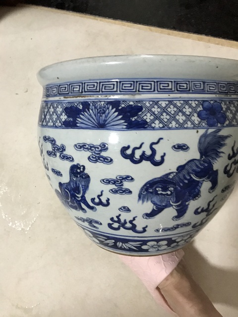 古玩陶瓷獅紋青花缸真品鑒賞圖