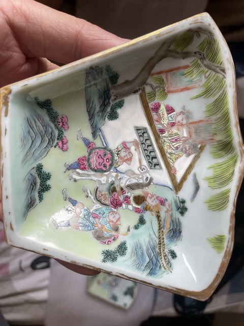 古玩陶瓷咸豐粉彩八角盤真品鑒賞圖