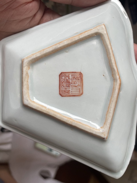 古玩陶瓷咸豐粉彩八角盤真品鑒賞圖