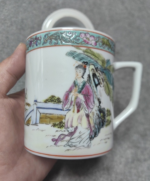 古玩陶瓷仕女紋執杯真品鑒賞圖