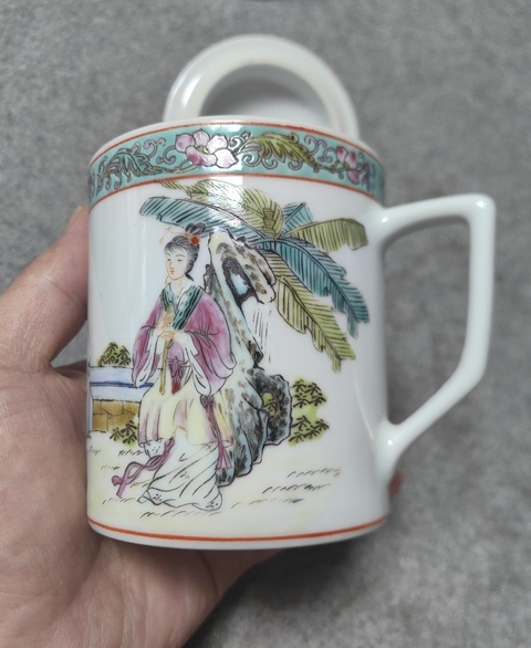 古玩陶瓷仕女紋執杯真品鑒賞圖