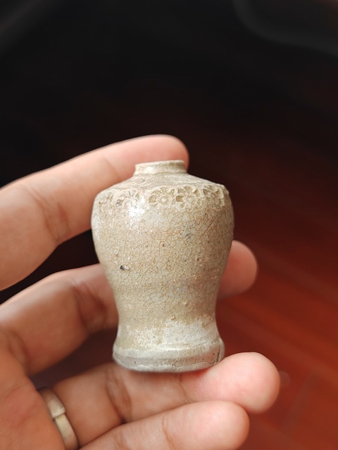 古玩陶瓷唐白釉小瓶真品鑒賞圖