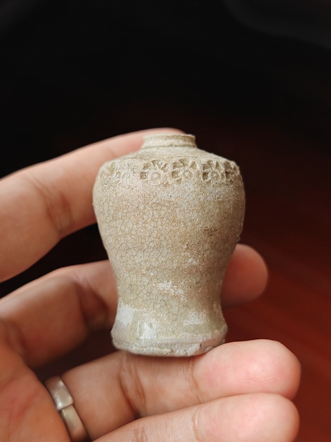 古玩陶瓷唐白釉小瓶真品鑒賞圖